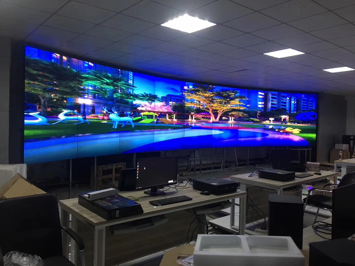 Tipo y uso de la pantalla grande que se muestra en la reuni&oacute;n